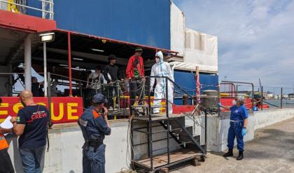 undicesimo-sbarco-al-porto-di-ravenna--arrivata-la-nave-ong-sea-eye-con-52-migranti